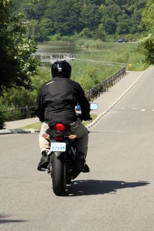 motorcycle-beginner-2011-honda-cbr250r-newbie-review-03