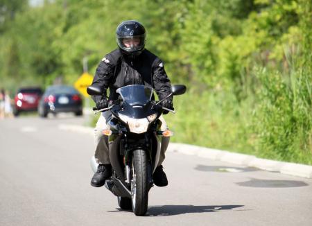 motorcycle-beginner-2011-honda-cbr250r-newbie-review-04