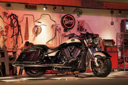 Priced at $17,999, the Victory Cross Roads Classic LE has the Harley-Davidson Road King Classic square in its sights.