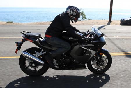 2013 Hyosung GT250R Action Right