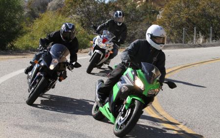 2013 250 Sportbike Shootout Group Action Cornering