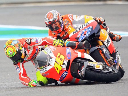 Casey Stoner Crash on Are Reviewing Valentino Rossi And Casey Stoner S Crash At Jerez