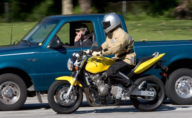 Motorcycle Lane Positons: Beside Pickup