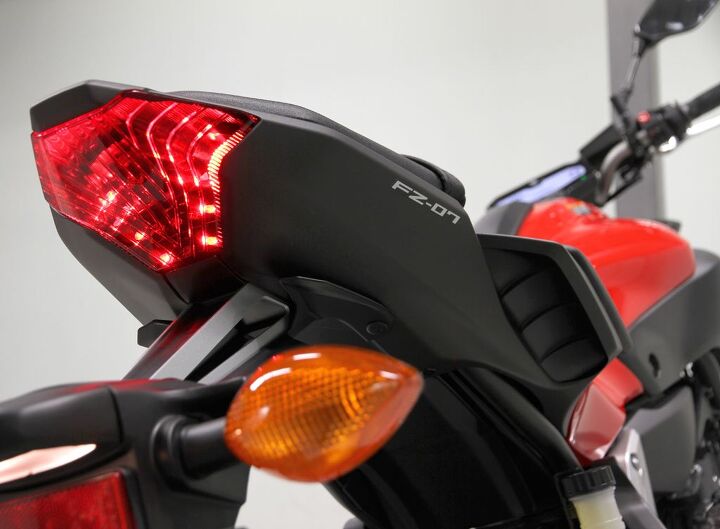 2015 Yamaha FZ-07 Announced for Canada - Motorcycle.com News