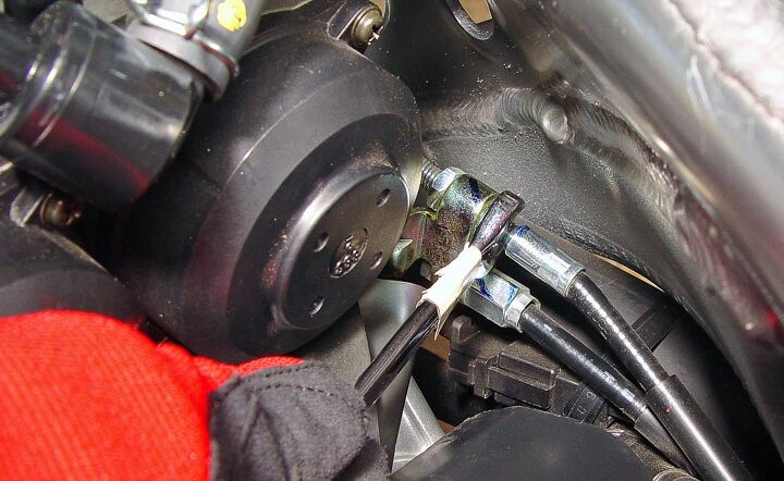 Adjusting throttle cables