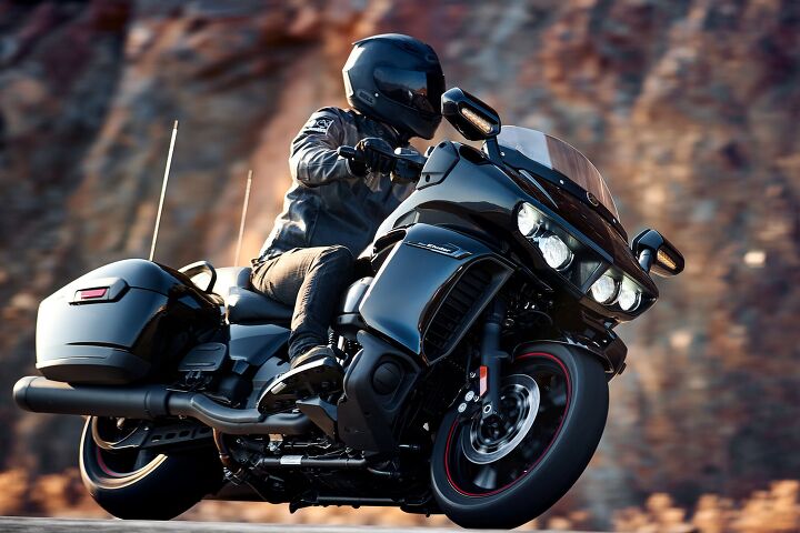 090617 bagger yamaha 2022 Eluder Black A18 Motorcycle com