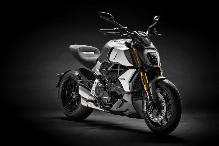 Motorrad Ducati Diavel 1260 sofort verfügbar!, Baujahr 