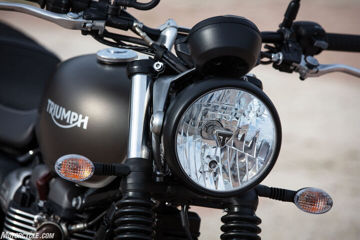 112118-2019-triumph-street-twin-IMG-3019 - Motorcycle.com.