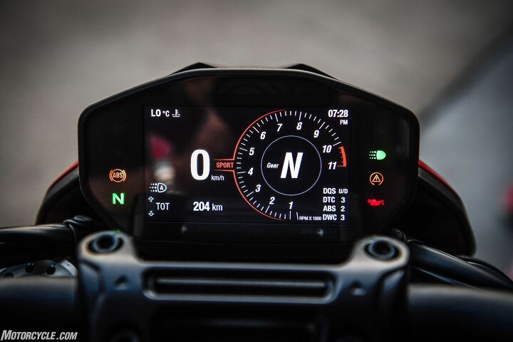 2019 Ducati Hypermotard 950 SP TFT display