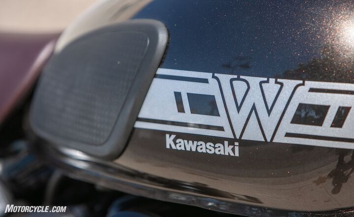 2019 Kawasaki W800 Cafe tank pad, W logo