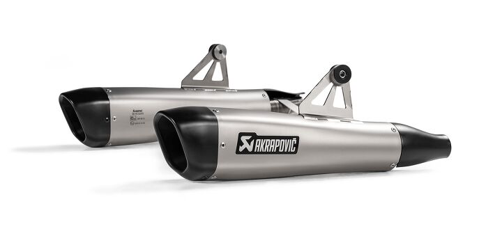 All the Akrapovič exhaust systems for the Triumph Modern Classic range have been developed to alter the sound of the machine and optimize power throughout the entire rev range, as well as enhancing the torque, especially in the mid to high rpm zone.
