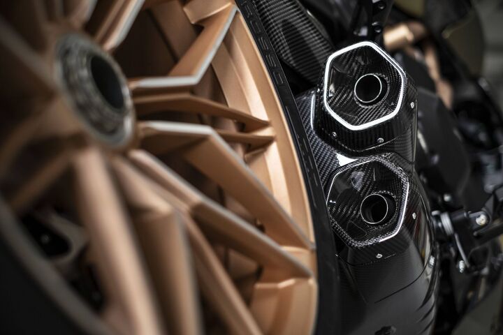 New 2021 Ducati Diavel 1260 Lamborghini wheel and exhaust