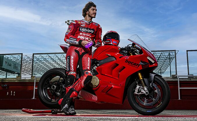 New 2022 Ducati Panigale V4 and Panigale V4 S