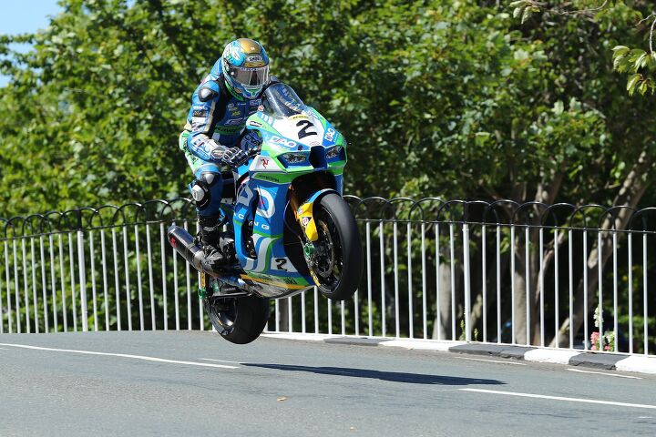 04/06/2022: Dean Harrison (1000 Kawasaki/DAO Racing Kawasaki) at Ballaugh Bridge during Saturday’s Isle of Man RST Superbike TT Race. PICTURE BY DAVE KNEEN/PACEMAKER PRESS.