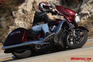 Light steering effort and a nearly unflappable chassis beg for use of the Cross Country’s liberal lean angle. Tipping Victory’s newest bagger into in a turn like this is easy.