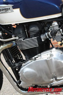 The famous Triumph parallel Twin that provides smooth, ample power. Satin finish engine cases are part of up-spec SE package.