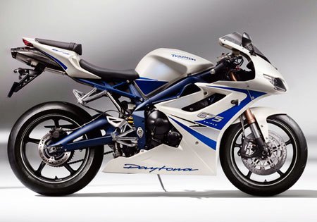 The special edition 2009 Daytona 675 was popular with consumers so Triumph is bringing it back for 2010 with new graphics.